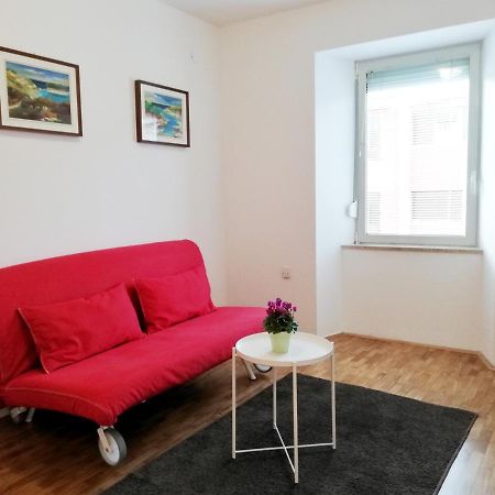 City Center Apartment Umag Exteriör bild