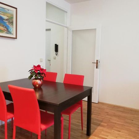 City Center Apartment Umag Exteriör bild