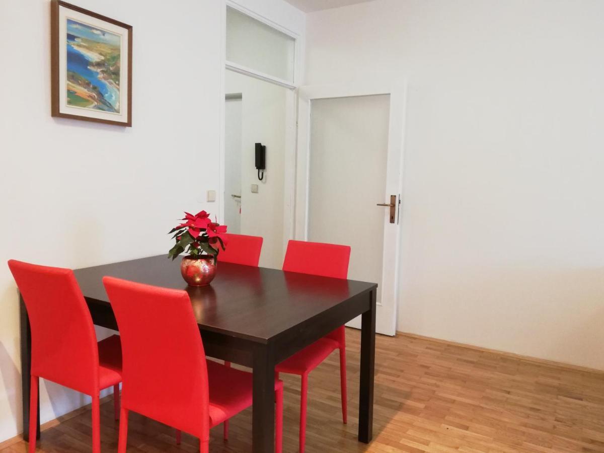 City Center Apartment Umag Exteriör bild