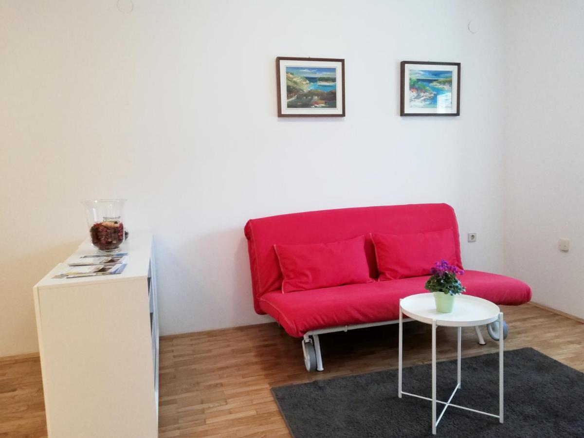 City Center Apartment Umag Exteriör bild