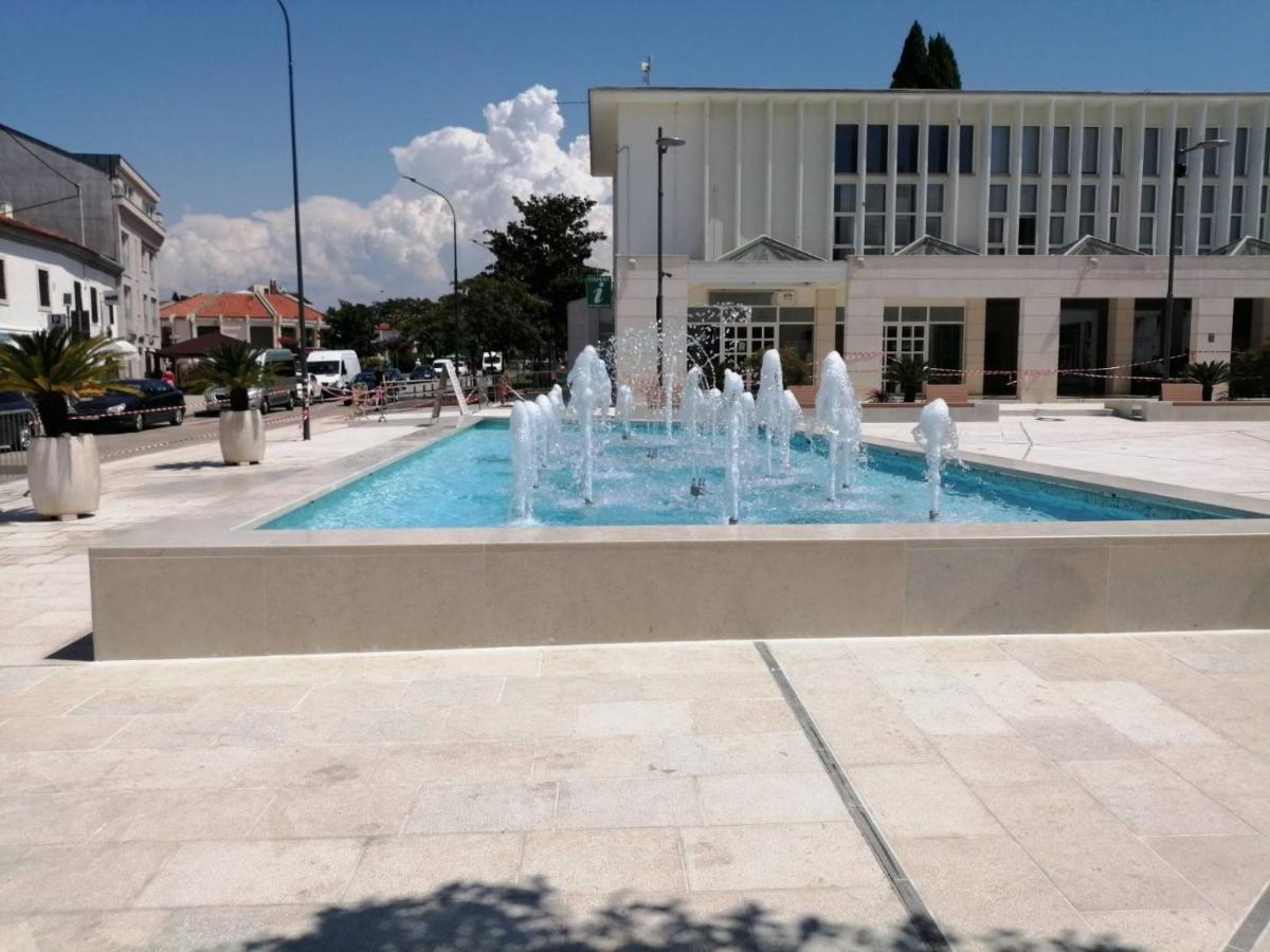 City Center Apartment Umag Exteriör bild